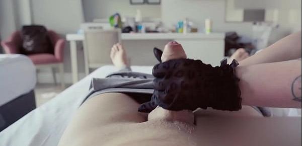  Handjob in massage saloon